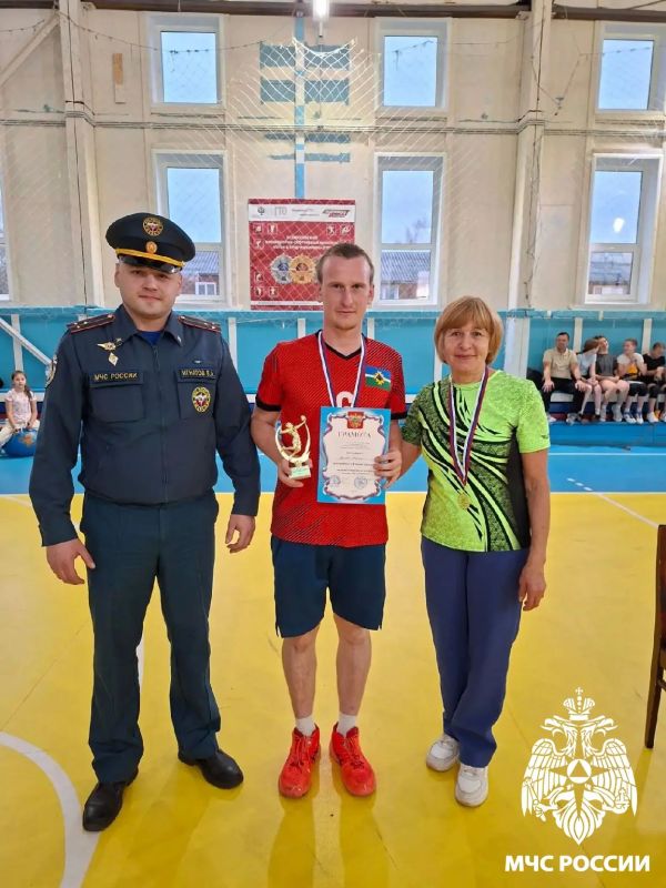 Мяч над сеткой. В Койгородке прошел межрайонный турнир по волейболу, посвященный памяти сотрудника МЧС России Артёма Казаринова Мяч над сеткой. В Койгородке прошел межрайонный турнир по волейболу, посвященный памяти сотрудника МЧС России Артёма Казаринова