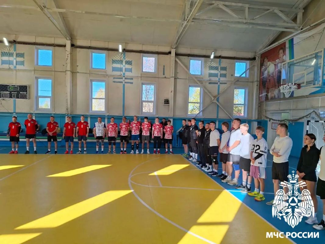 Мяч над сеткой. В Койгородке прошел межрайонный турнир по волейболу, посвященный памяти сотрудника МЧС России Артёма Казаринова