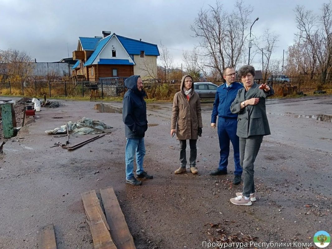 Прокурор г. Воркуты Сергей Данилов совместно с заместителем руководителя Агентства проектного управления РК Ольгой Сафиной посетили объекты, строительство и ремонт которых производится за счёт бюджетных средств в рамках... Прокурор г. Воркуты Сергей Данилов совместно с заместителем руководителя Агентства проектного управления РК Ольгой Сафиной посетили объекты, строительство и ремонт которых производится за счёт бюджетных средств в рамках...