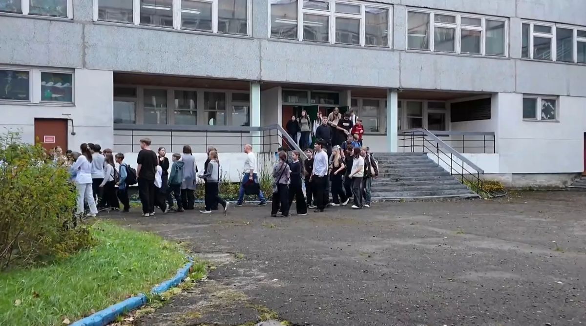 В школах Сыктывкара прошли Всероссийские учения по гражданской обороне В школах Сыктывкара прошли Всероссийские учения по гражданской обороне