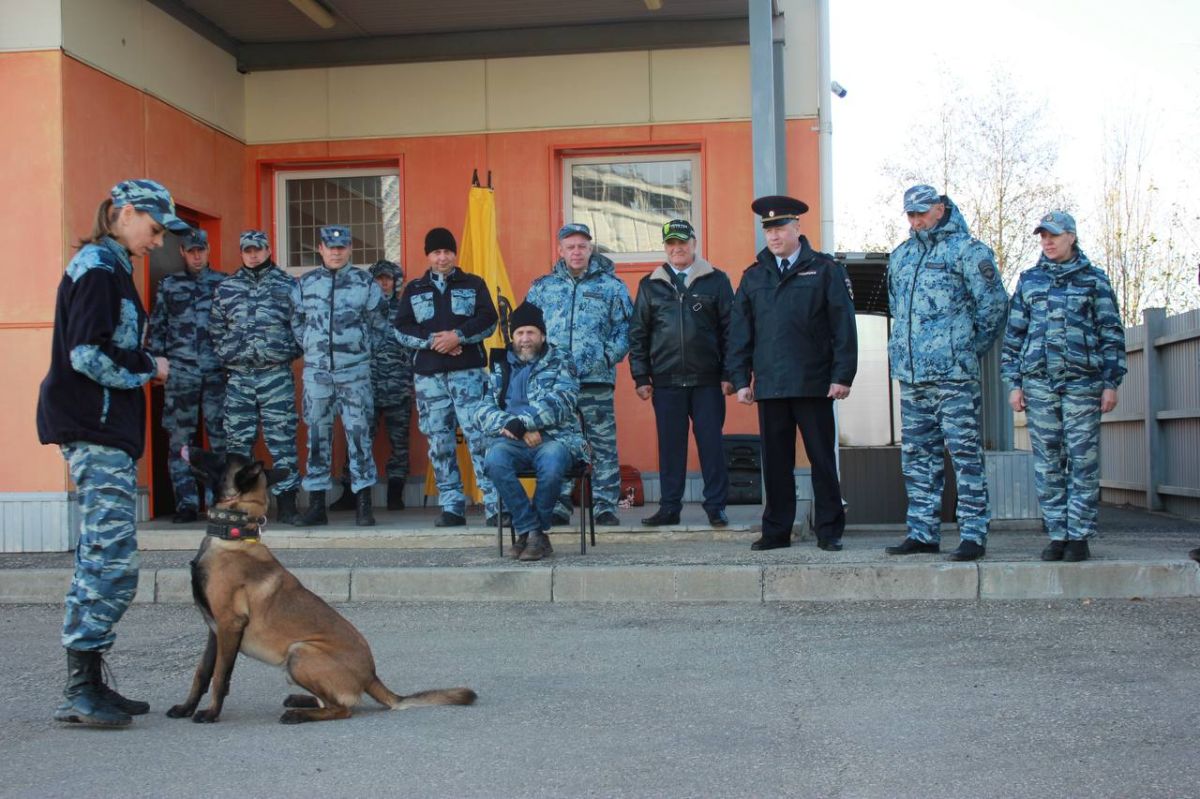 В Центре кинологической службы МВД по Республике Коми состоялась встреча с ветераном ведомства В Центре кинологической службы МВД по Республике Коми состоялась встреча с ветераном ведомства