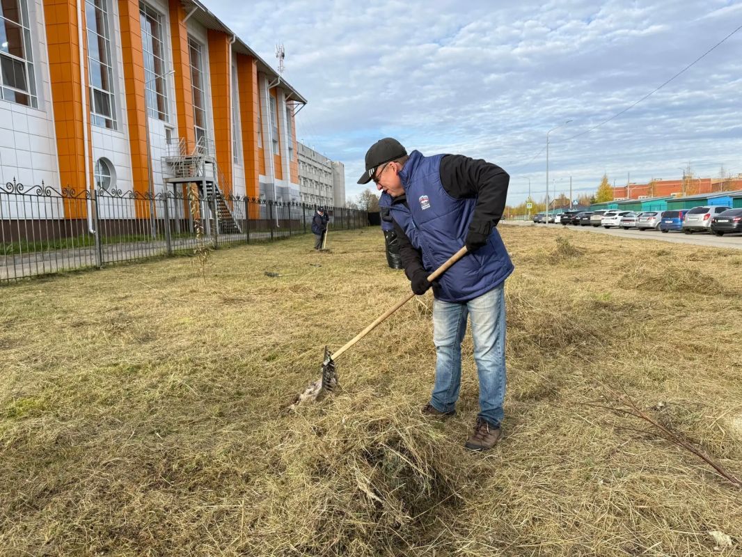 Максим Мартышин: На уходящей неделе депутаты Совета Сыктывкара приняли участие в акции по уборке территории города Максим Мартышин: На уходящей неделе депутаты Совета Сыктывкара приняли участие в акции по уборке территории города