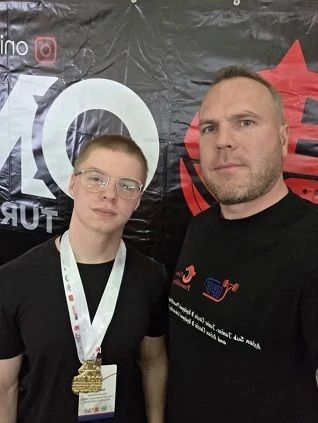 Илья Сажин из села Визинга выиграл золото на первенстве Азии по пауэрлифтингу в Стамбуле