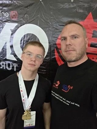 Илья Сажин из Визинги выиграл золото на первенстве Азии по пауэрлифтингу в Стамбуле Илья Сажин из Визинги выиграл золото на первенстве Азии по пауэрлифтингу в Стамбуле