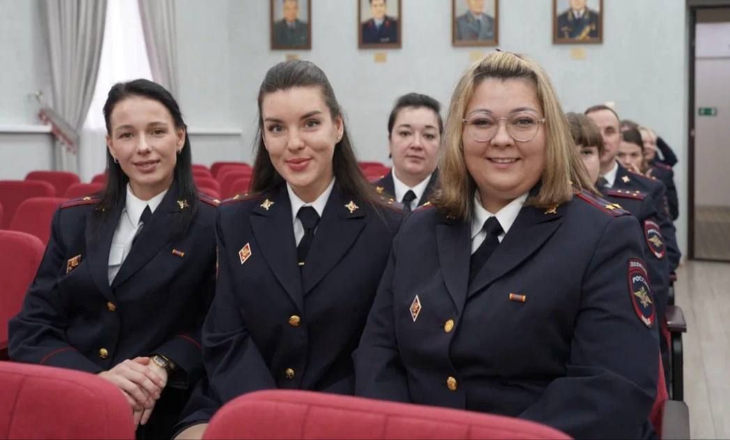 Андрей Сицский поздравил сотрудников службы дознания с профессиональным праздником Андрей Сицский поздравил сотрудников службы дознания с профессиональным праздником