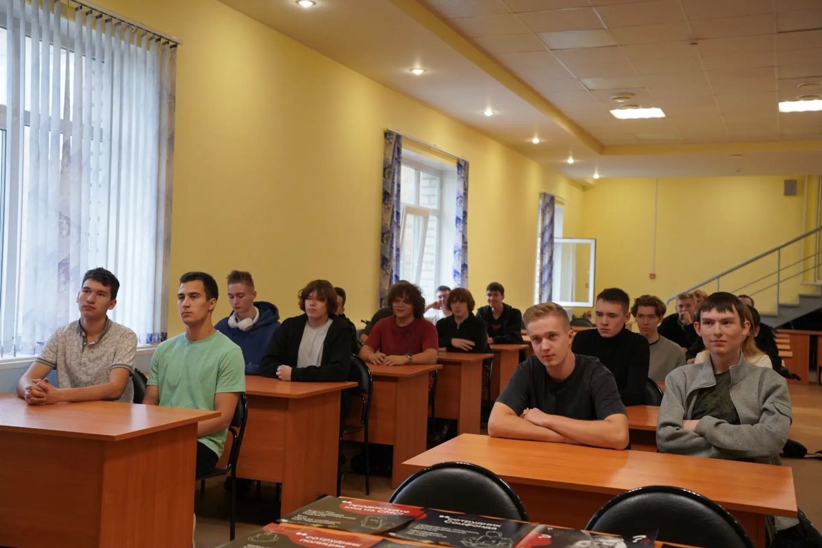 В Республике Коми общественники и полицейские обсудили со студентами института проблемы вовлечения молодежи в противоправную деятельность В Республике Коми общественники и полицейские обсудили со студентами института проблемы вовлечения молодежи в противоправную деятельность