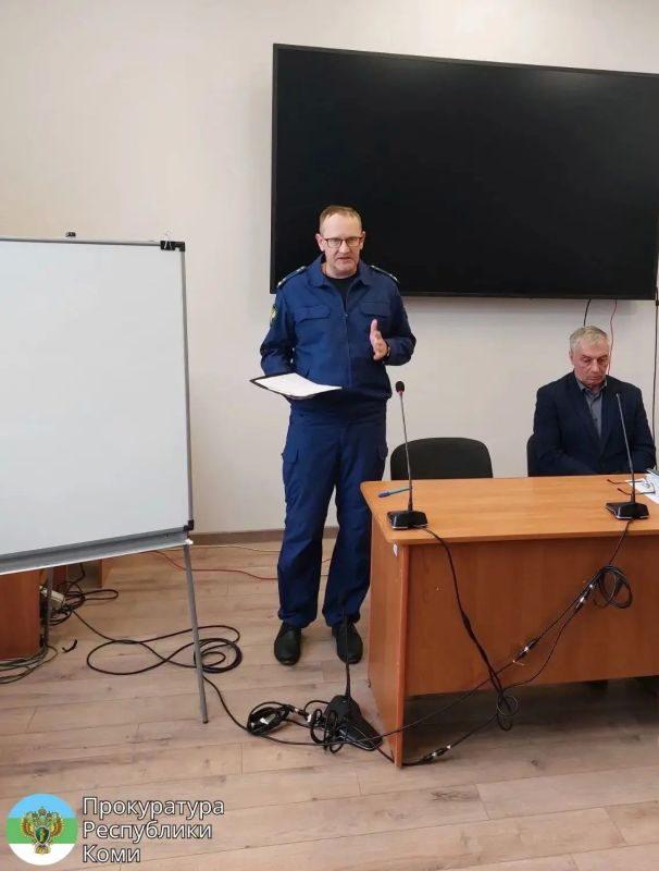 Прокурор г. Сыктывкара Павел Якимов провел лекцию в трудовом коллективе АО «Сыктывкарский водоканал» по вопросу противодействия дистанционному мошенничеству