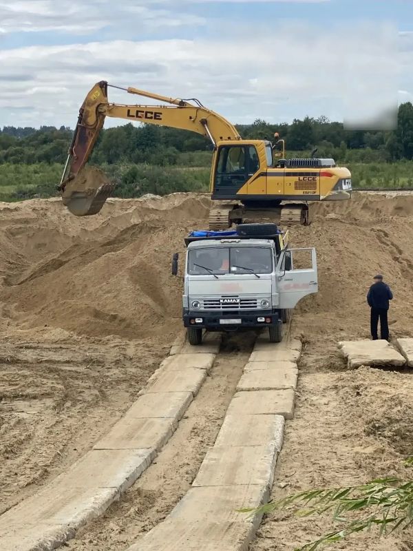 Работа по пресечению незаконной добычи песка в Выльгорте привела к возбуждению уголовного дела Работа по пресечению незаконной добычи песка в Выльгорте привела к возбуждению уголовного дела
