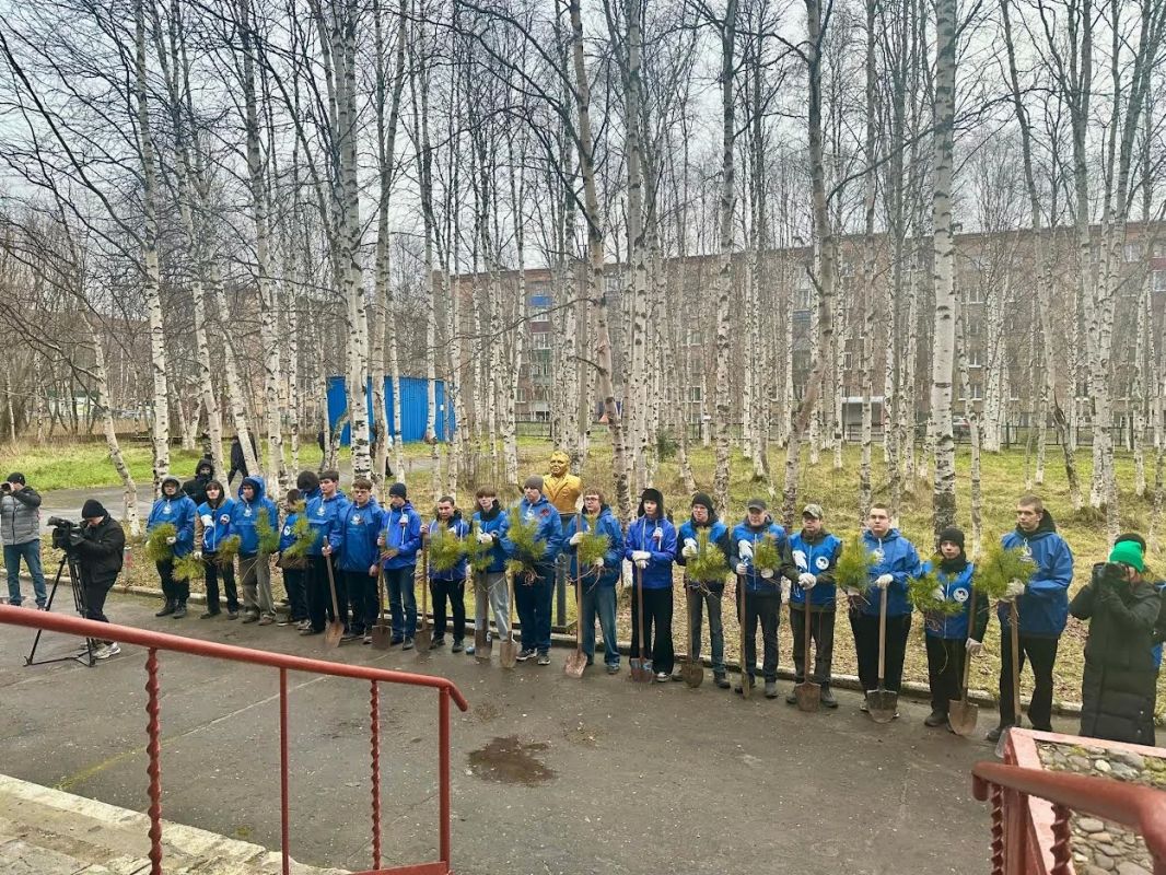 В Инте открыли «Аллею памяти» в честь героев локальных конфликтов и СВО В Инте открыли «Аллею памяти» в честь героев локальных конфликтов и СВО