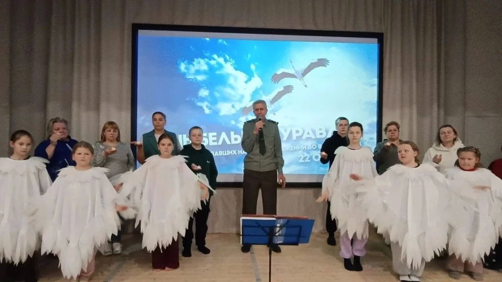 В Сквере Победы Сосногорска прошло памятное мероприятие, посвященное Дню белых журавлей