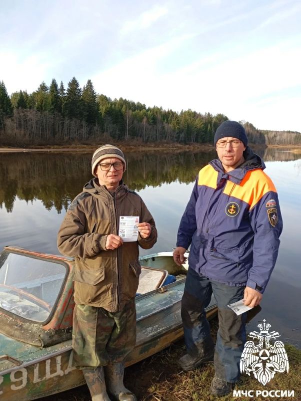Как избежать беды на воде. В Прилузском районе инспекторы ГИМС МЧС России пообщались с судоводителями и их пассажирами, и напомнили им основные правила безопасности на водных объектах в осенне-зимний период: Во время... Как избежать беды на воде. В Прилузском районе инспекторы ГИМС МЧС России пообщались с судоводителями и их пассажирами, и напомнили им основные правила безопасности на водных объектах в осенне-зимний период: Во время...