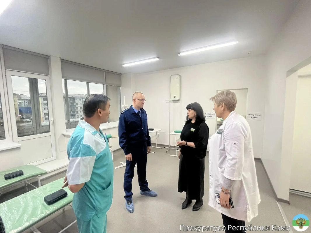 Прокурор Воркуты Сергей Данилов посетил ЛПК «Заполярье» ГБУЗ РК «Воркутинская больница скорой медицинской помощи», в который в 2025 году за счет средств бюджета республики поставлено 94 единицы медоборудования, 30 из которых... Прокурор Воркуты Сергей Данилов посетил ЛПК «Заполярье» ГБУЗ РК «Воркутинская больница скорой медицинской помощи», в который в 2025 году за счет средств бюджета республики поставлено 94 единицы медоборудования, 30 из которых...