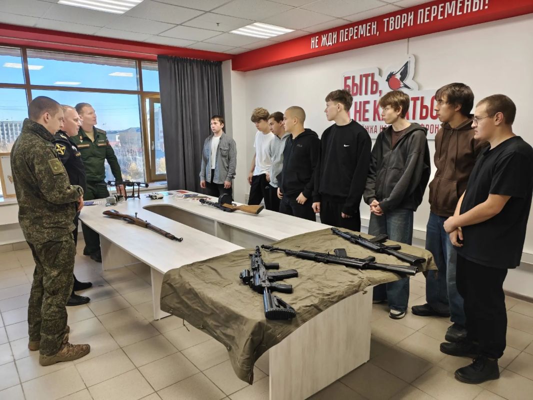 Студенты Сыктывкара попробовали себя в роли операторов БПЛА и научились останавливать кровотечение на форуме «Формула единства»
