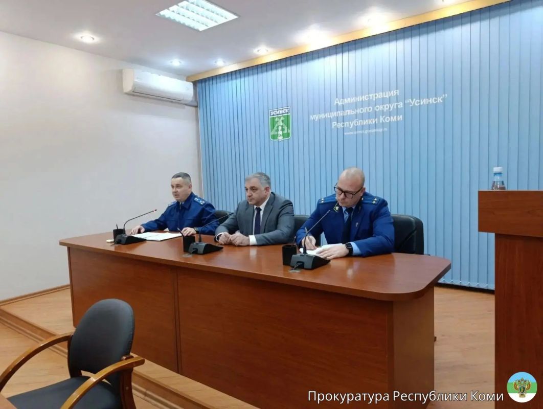 Заместитель прокурора Республики Коми Сергей Душкин представил нового прокурора г. Усинска. Советник юстиции Ишин Алексей Владимирович, назначенный на эту должность приказом Генерального прокурора Российской Федерации...