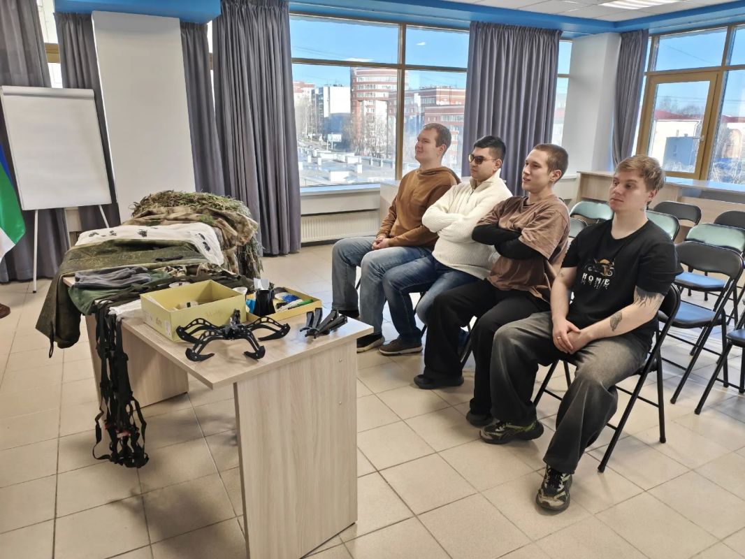 Студенты Сыктывкара попробовали себя в роли операторов БПЛА и научились останавливать кровотечение на форуме «Формула единства» Студенты Сыктывкара попробовали себя в роли операторов БПЛА и научились останавливать кровотечение на форуме «Формула единства»