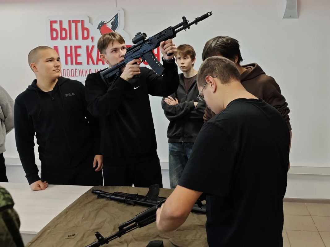 Студенты Сыктывкара попробовали себя в роли операторов БПЛА и научились останавливать кровотечение на форуме «Формула единства» Студенты Сыктывкара попробовали себя в роли операторов БПЛА и научились останавливать кровотечение на форуме «Формула единства»