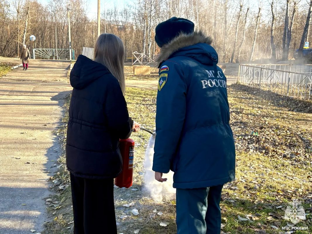 Чем потушить пожар. и чем он опасен узнали ребята из школы №4 в Ухте Чем потушить пожар. и чем он опасен узнали ребята из школы №4 в Ухте