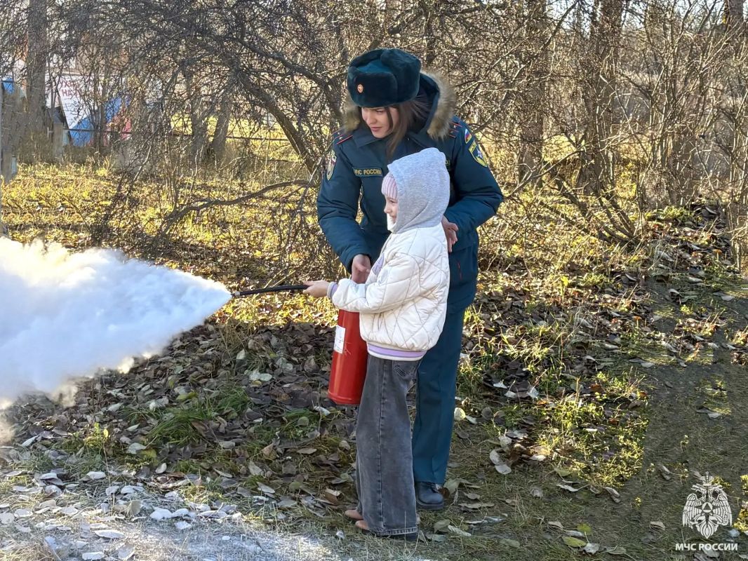 Чем потушить пожар. и чем он опасен узнали ребята из школы №4 в Ухте Чем потушить пожар. и чем он опасен узнали ребята из школы №4 в Ухте