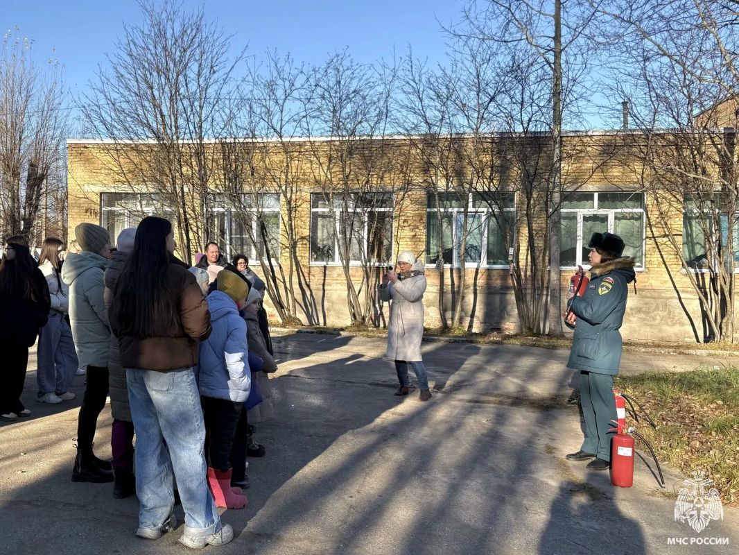 Чем потушить пожар. и чем он опасен узнали ребята из школы №4 в Ухте Чем потушить пожар. и чем он опасен узнали ребята из школы №4 в Ухте