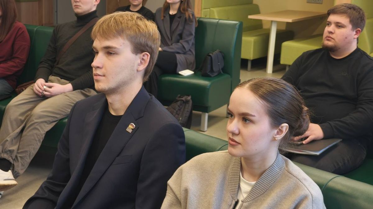 Представитель правового отдела МВД по Коми провёл профориентационную встречу со студентами-юристами КРАГСиУ Представитель правового отдела МВД по Коми провёл профориентационную встречу со студентами-юристами КРАГСиУ