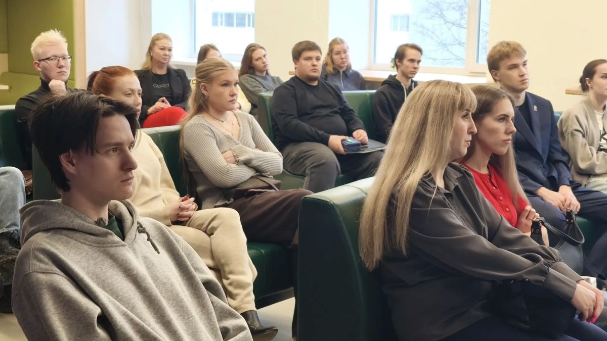 Представитель правового отдела МВД по Коми провёл профориентационную встречу со студентами-юристами КРАГСиУ Представитель правового отдела МВД по Коми провёл профориентационную встречу со студентами-юристами КРАГСиУ