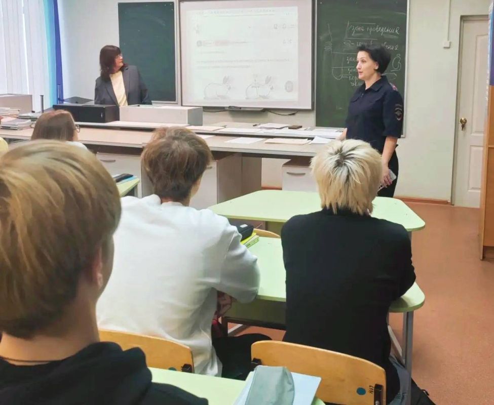 Полицейские Воркуты напомнили школьникам о мерах безопасности в период осенних каникул Полицейские Воркуты напомнили школьникам о мерах безопасности в период осенних каникул