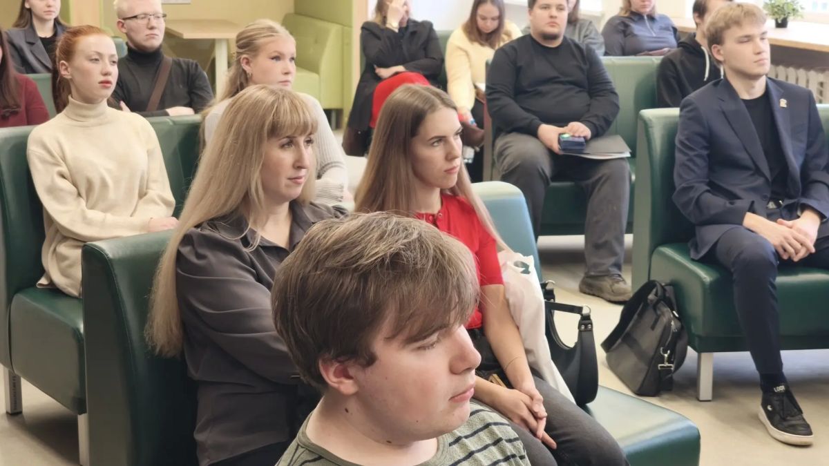 Представитель правового отдела МВД по Коми провёл профориентационную встречу со студентами-юристами КРАГСиУ Представитель правового отдела МВД по Коми провёл профориентационную встречу со студентами-юристами КРАГСиУ