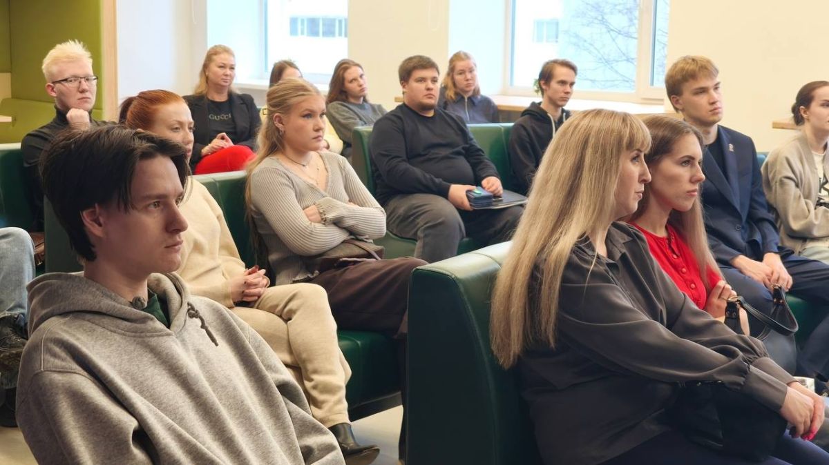 Представитель правового отдела МВД по Коми провёл профориентационную встречу со студентами-юристами КРАГСиУ Представитель правового отдела МВД по Коми провёл профориентационную встречу со студентами-юристами КРАГСиУ