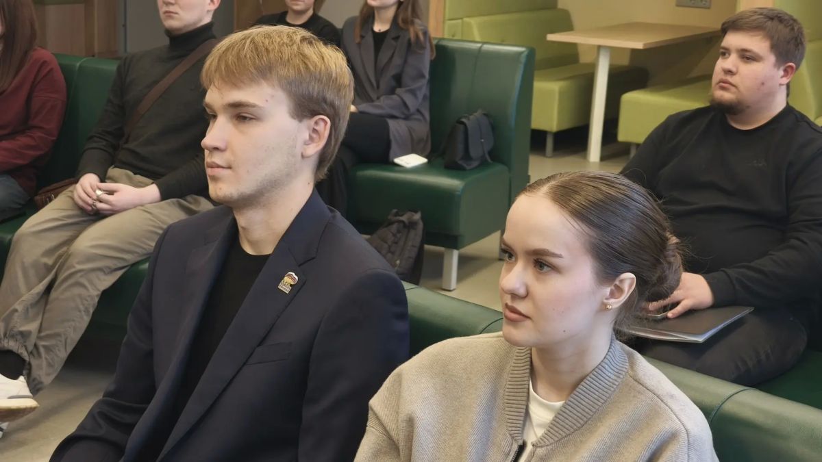 Представитель правового отдела МВД по Коми провёл профориентационную встречу со студентами-юристами КРАГСиУ Представитель правового отдела МВД по Коми провёл профориентационную встречу со студентами-юристами КРАГСиУ