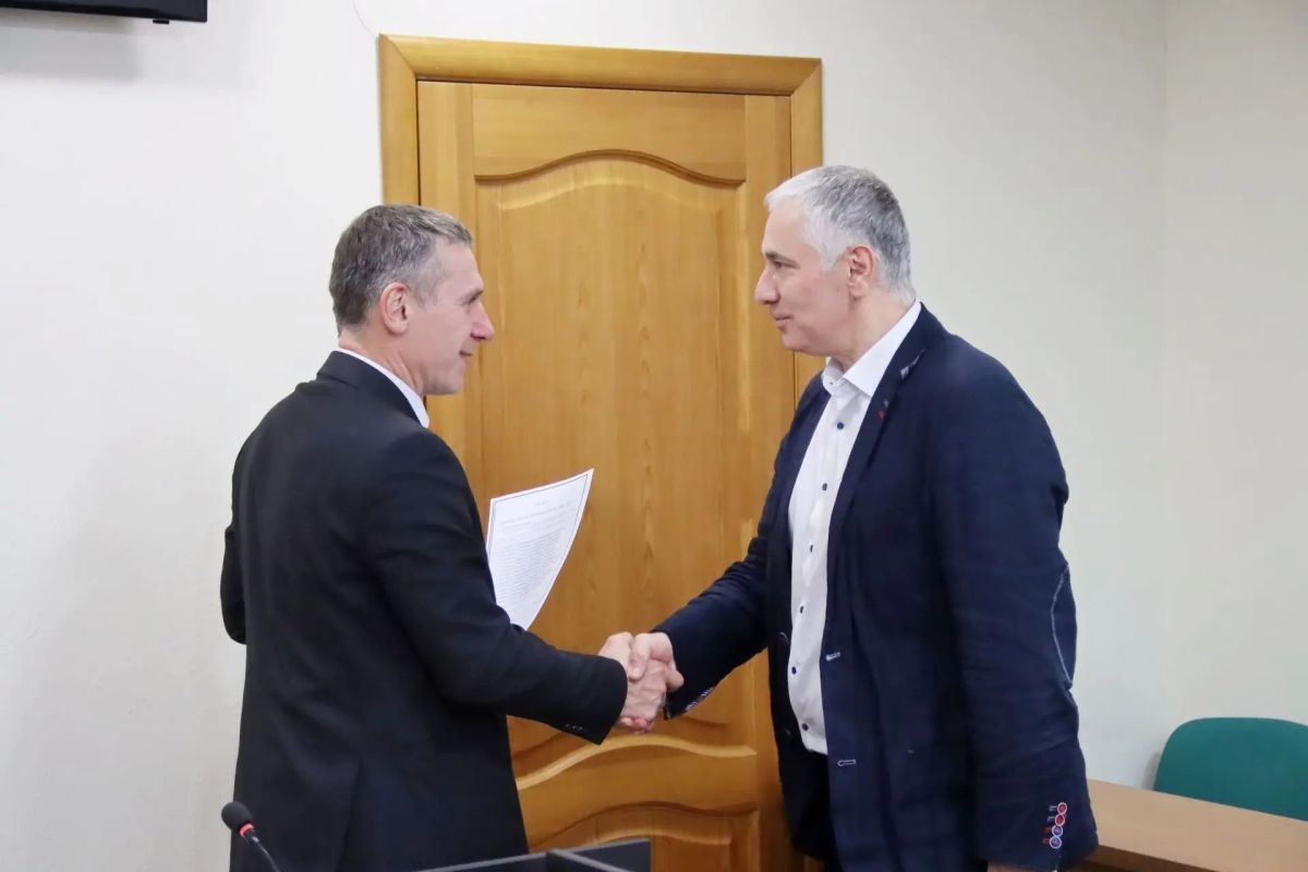 Максим Мартышин: В администрации Сыктывкара вручили паспорта готовности теплоснабжающим и теплосетевым организациям Максим Мартышин: В администрации Сыктывкара вручили паспорта готовности теплоснабжающим и теплосетевым организациям